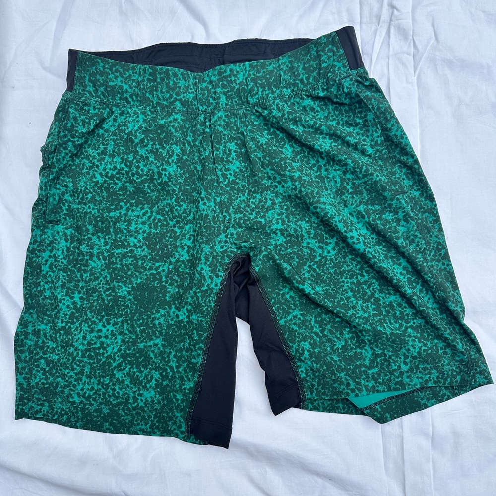 Lululemon Men’s shorts L 9”
